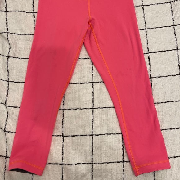 Lululemon reversible wunder under crop size 6 - Picture 10 of 11